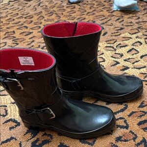 Sperry Black Quilted Boots with Red Lining
